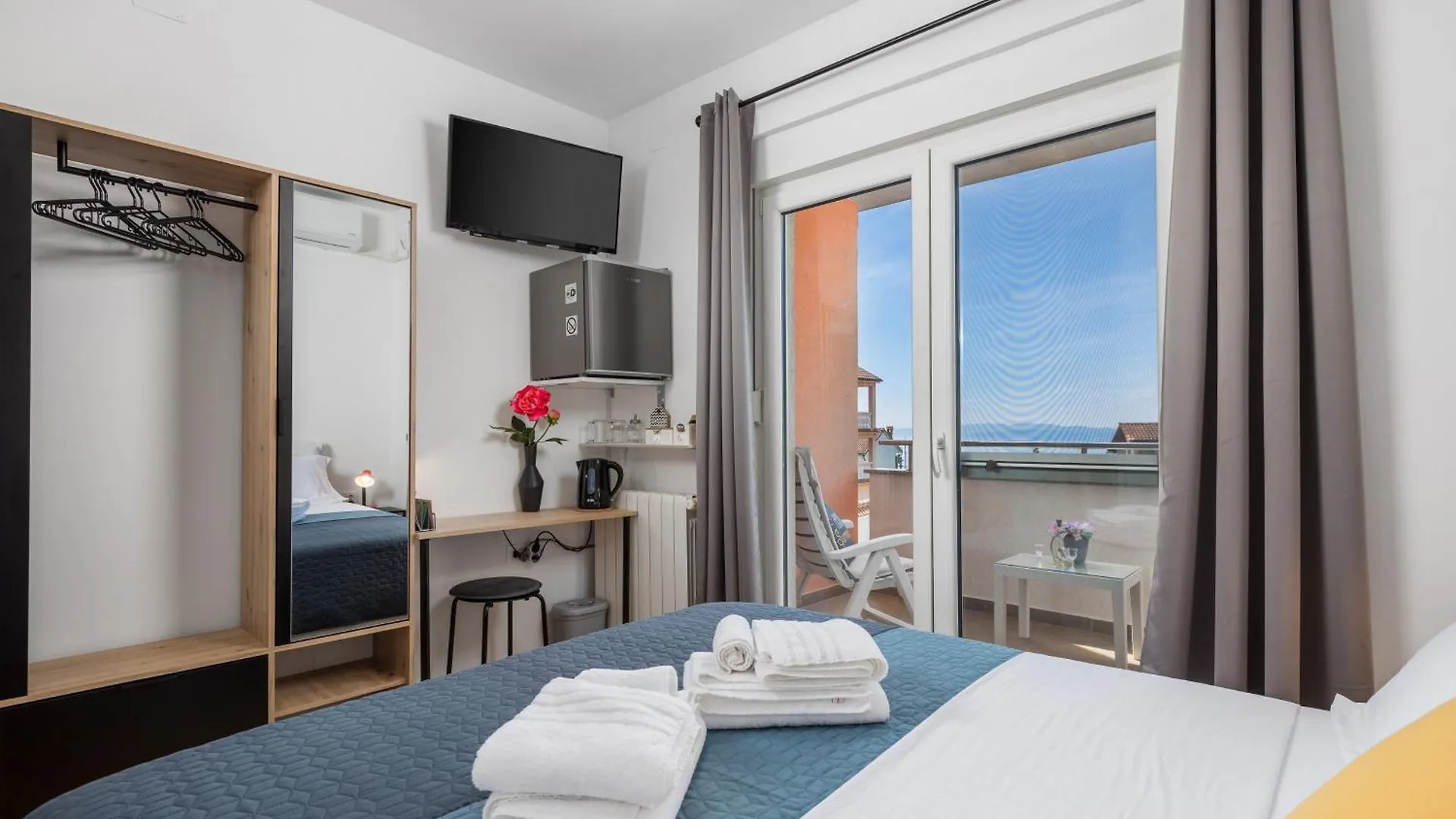 Rooms With A Parking Space Rijeka - 24339